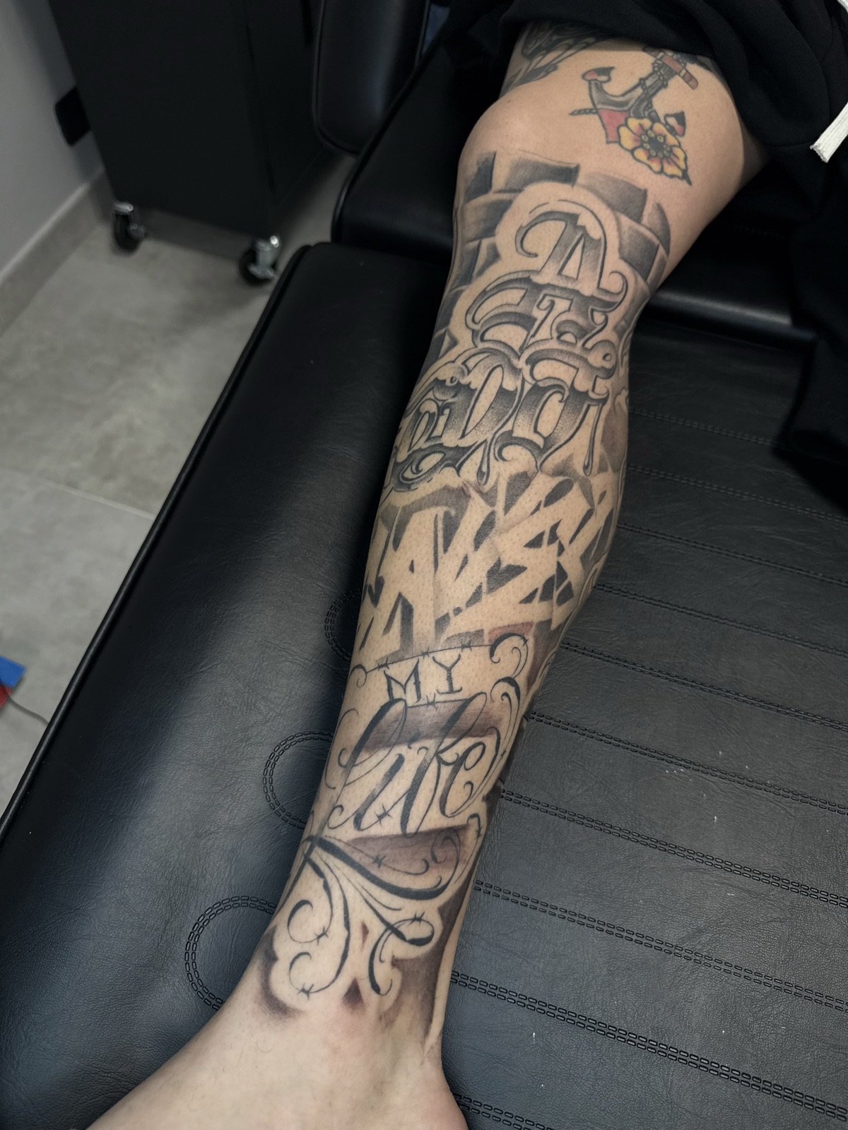 Tattoo Mens Studio 15